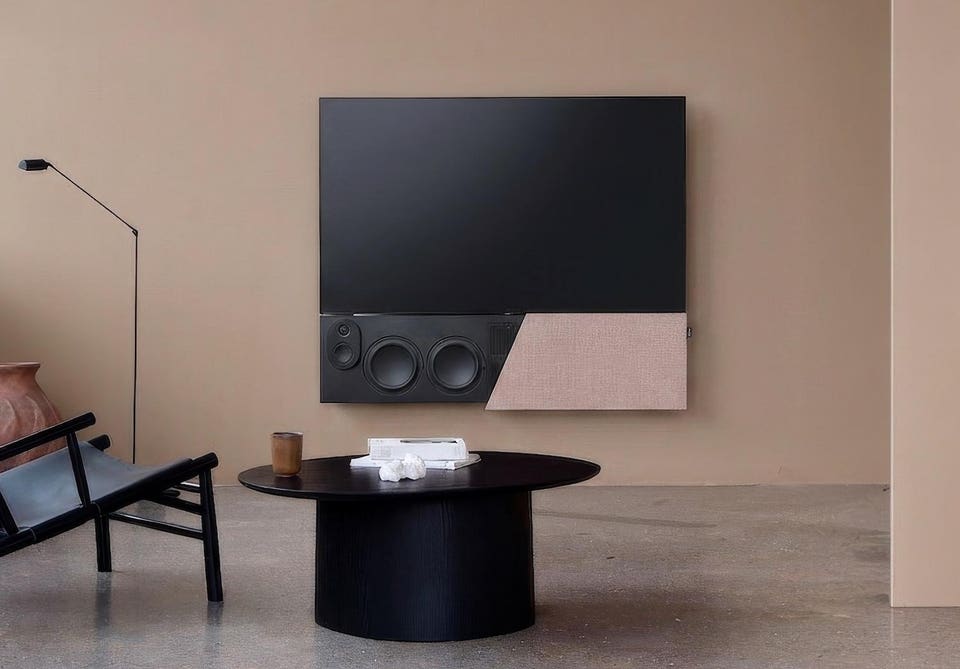 9. CANVAS L MilledOchre on Wall Half