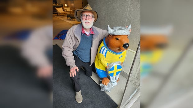 Former Prince Albert artist decorates beaver sculpture for World Cup art hunt in Toronto