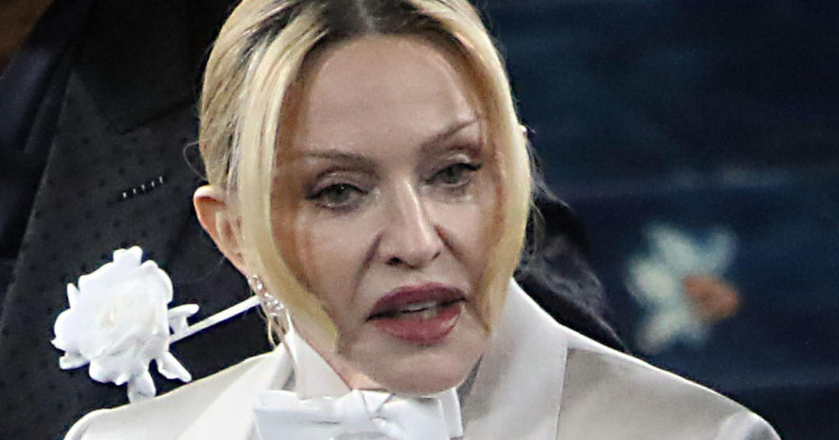 Madonna turns Times Square into dance floor with surprise gig
