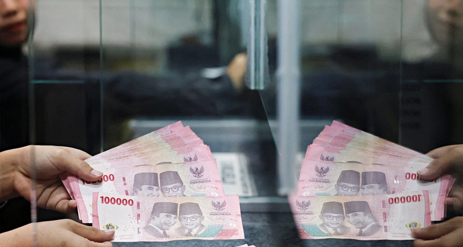 Indonesia’s rupiah falls to record low against US dollar | Business and Economy