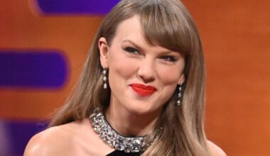 Alana Haim reveals she made Taylor Swift’s NBA game T-shirt