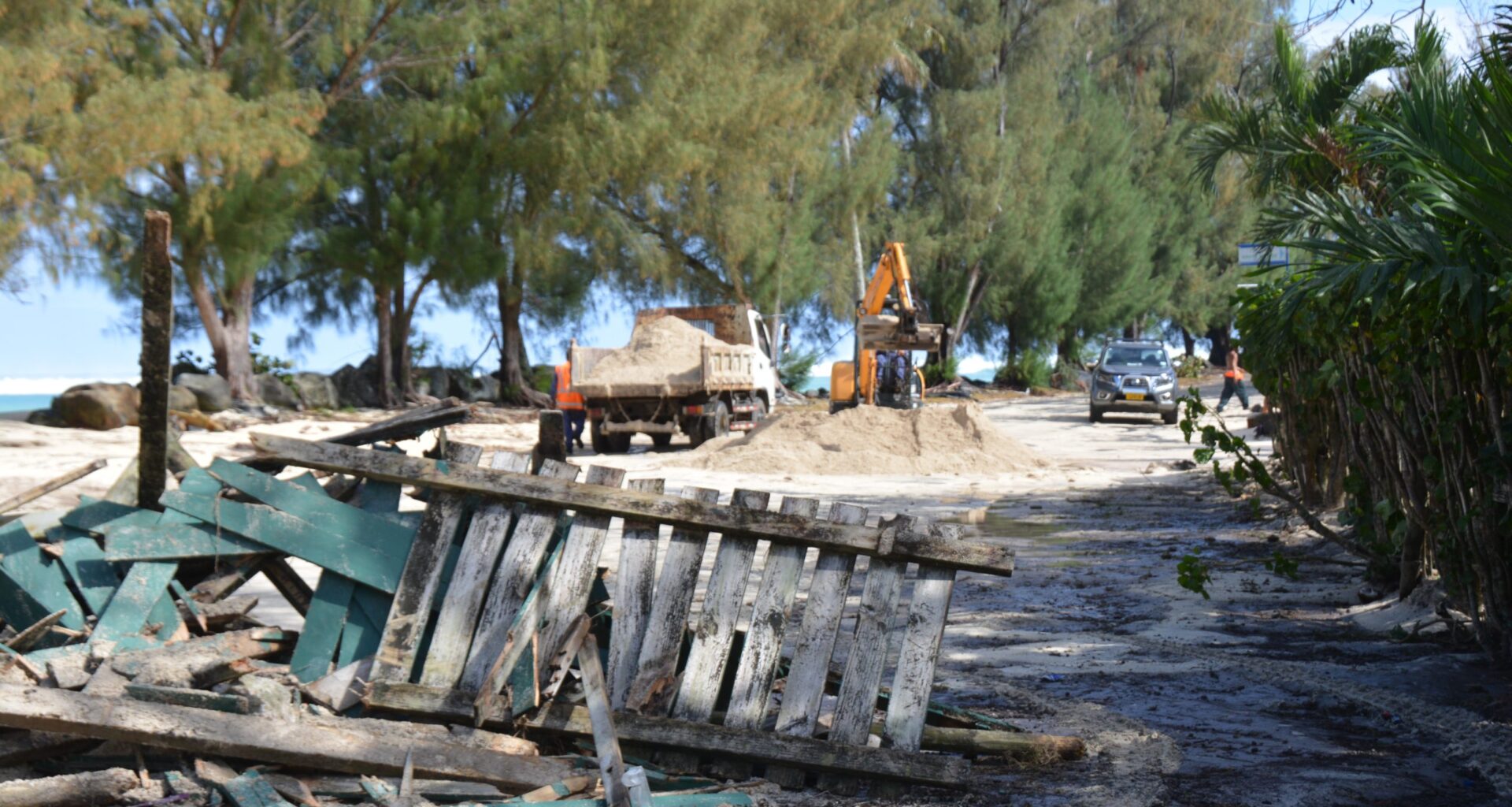 Heavy swell, coastal flood warning issued
