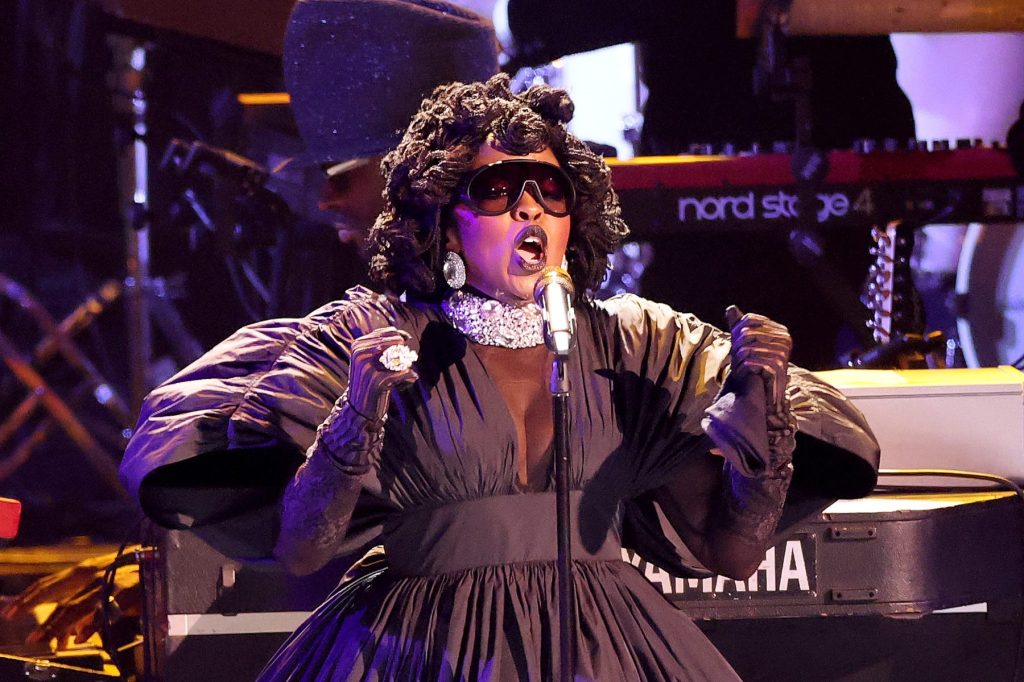 Ms. Lauryn Hill to Receive Living Legend Icon Award at 2026 BET Awards