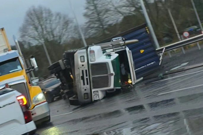 SunLive - Crash partially blocks SH29 in Tauranga