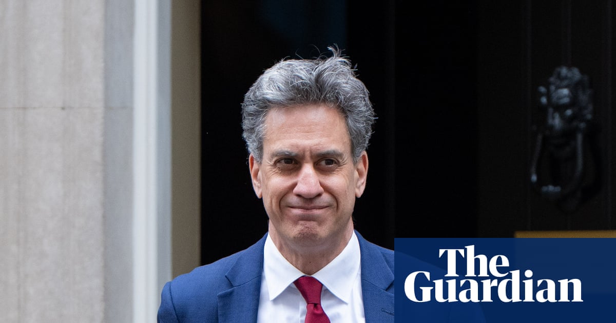 UK’s growing green economy worth more than £100bn a year, research finds | Environment policy