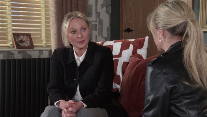 Lisa chats to Sarah in a scene from Coronation Street