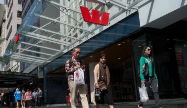 Consumer confidence sinks to lowest level since 2023 amid global tensions
