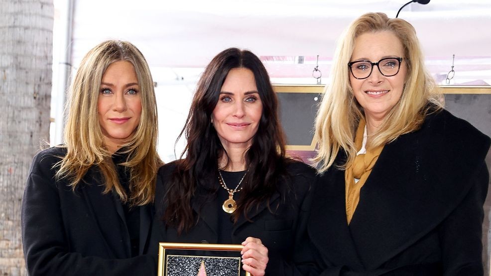 HOLLYWOOD, CALIFORNIA - FEBRUARY 27: (L-R) Jennifer Aniston, Courteney Cox and Lisa Kudrow attend the Hollywood Walk of Fame Star Ceremony for Courteney Cox on February 27, 2023 in Hollywood, California. (Photo by Leon Bennett/Getty Images)