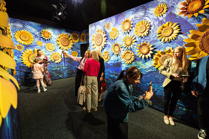 Gallery: Van Gogh immersive exhibition opens in Tallinn's Telliskivi | News