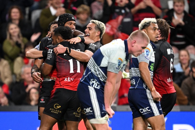 Crusaders stay perfect in Christchurch to down Blues in Qualifying Final