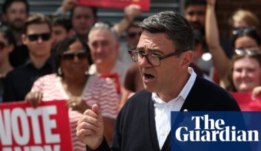 Burnham brings in top economists before possible leadership run | Andy Burnham
