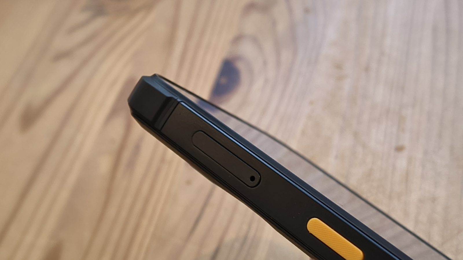 JCB Toughphone E10