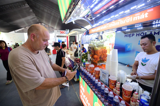 Int’l visitors embrace familiar QR payment apps at Vietnam’s Digital Finance Festival 2026 - Ảnh 3.