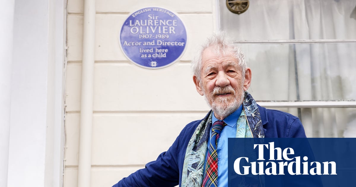 Laurence Olivier honoured with blue plaque unveiled by Ian McKellen | Laurence Olivier