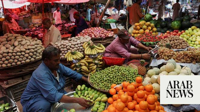 Survey shows public confidence slipping in Pakistan’s economic outlook amid Iran conflict
