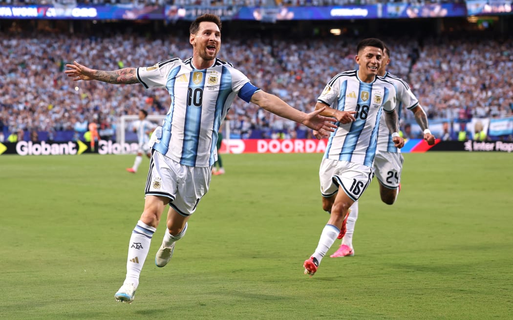 KANSAS CITY, MISSOURI - JUNE 16: Lionel Messi #10 of Argentina celebrates scoring his team's first goal during the FIFA World Cup 2026 Group J match between Argentina and Algeria at Kansas City Stadium on June 16, 2026 in Kansas City, Missouri. Charlotte Wilson/Getty Images/AFP (Photo by Charlotte Wilson / GETTY IMAGES NORTH AMERICA / Getty Images via AFP)