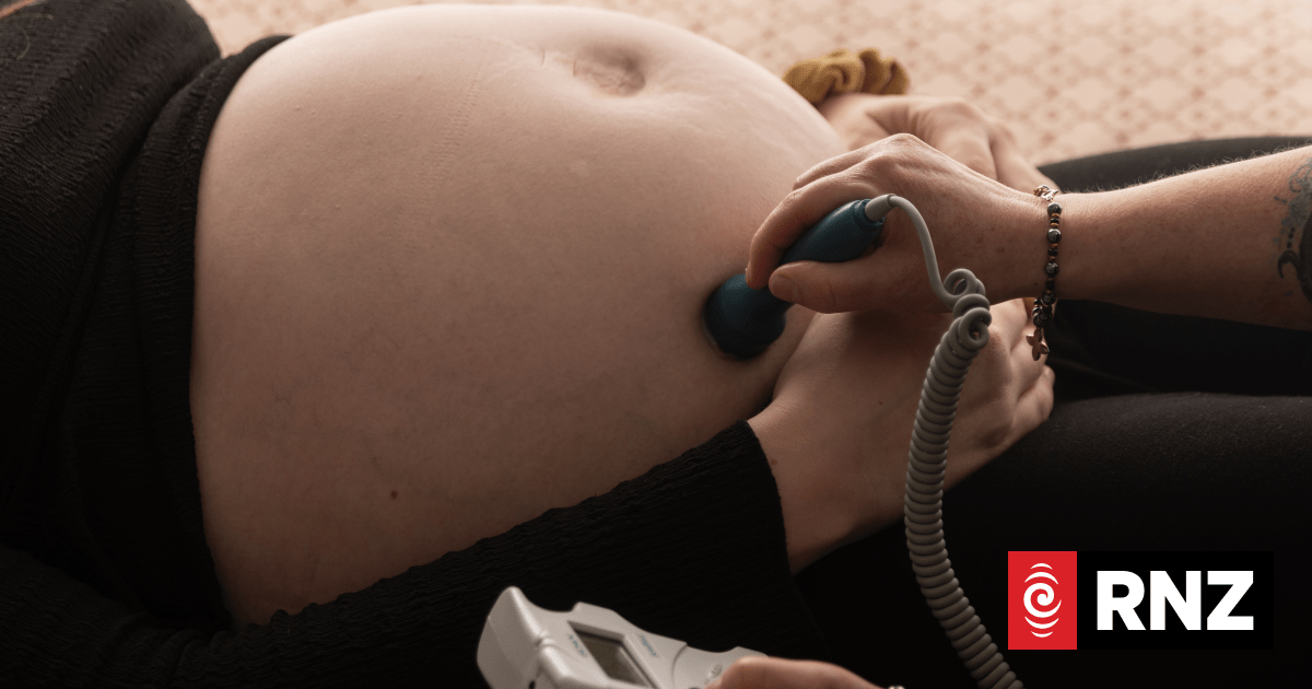 'It weighs on our mind': Midwives welcome Labour's maternity plans