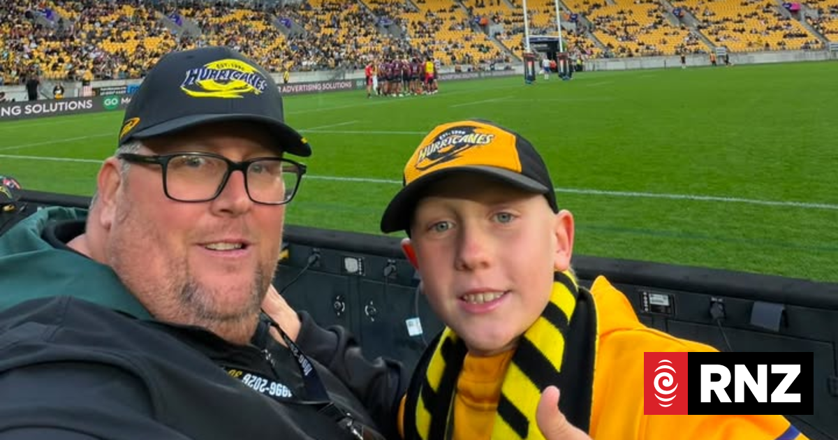 Super Rugby: Distance no barrier as Hurricanes superfans travel 17,000km