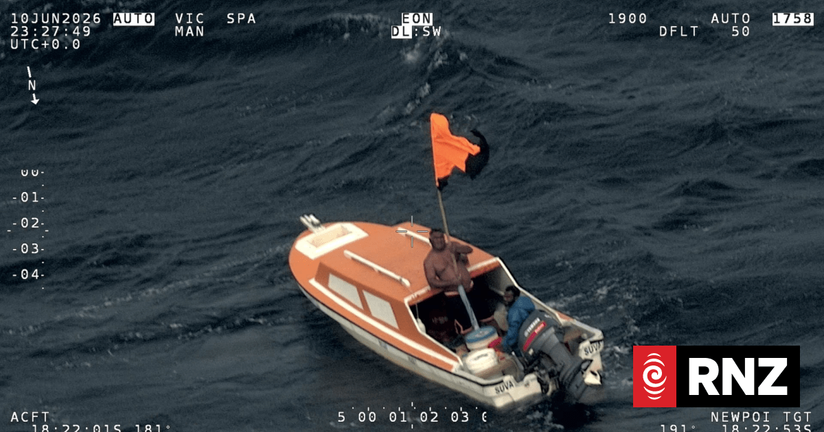 Royal New Zealand Air Force rescues eight people in two missing boats in the Pacific
