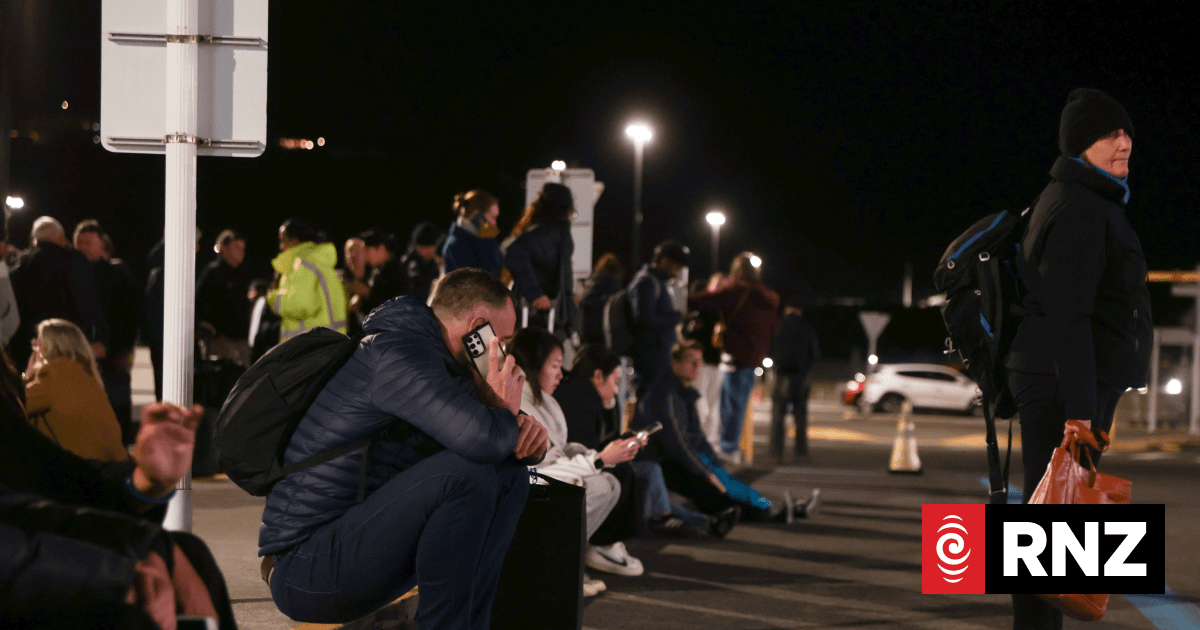 Stranded travellers return to Wellington Airport after fire disruption