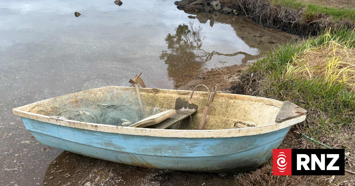 Concerns raised after unmanned dinghy found at Doubtless Bay