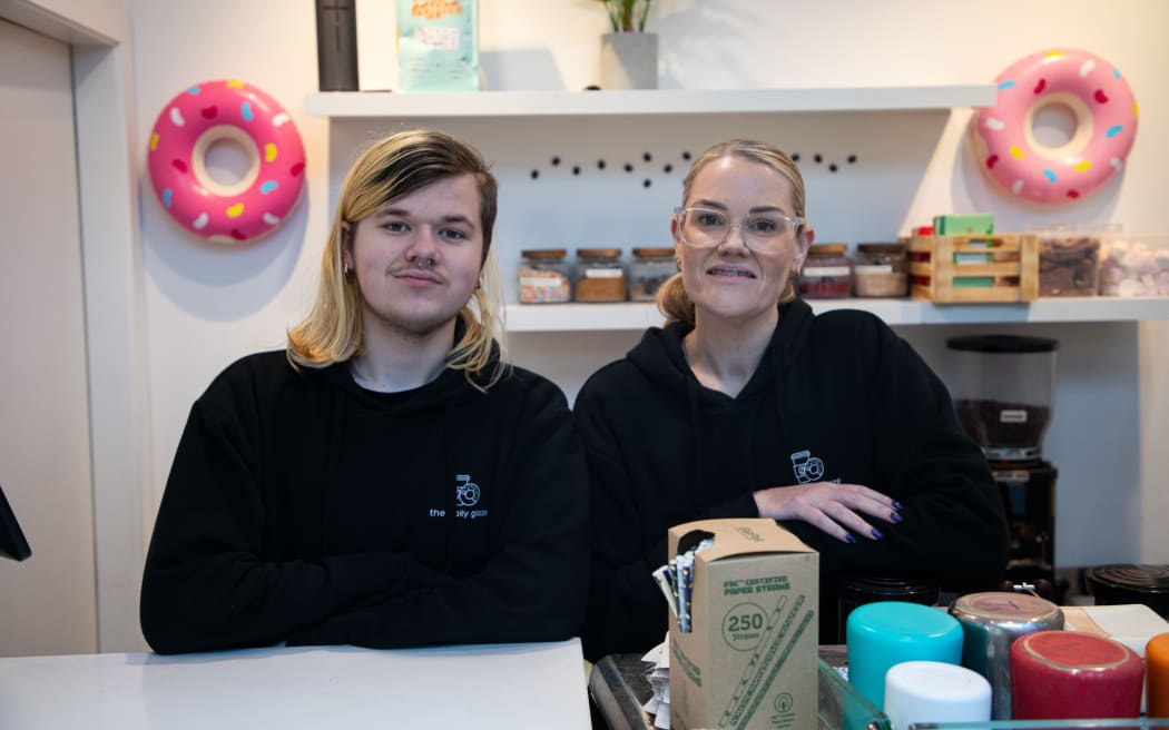 Image of Toby Chamley and Nic Bain, staff of Lower Hutt business The Daily Glaze