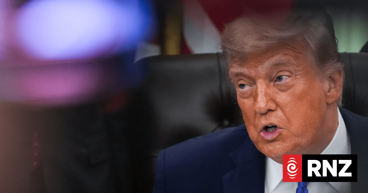 US launches new strikes on targets in Iran