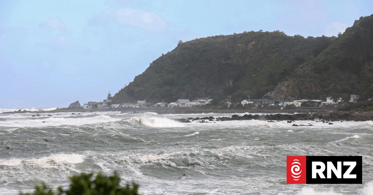 Live: Waves up to 11 metres hit Wellington's coast, state of emergency lifted