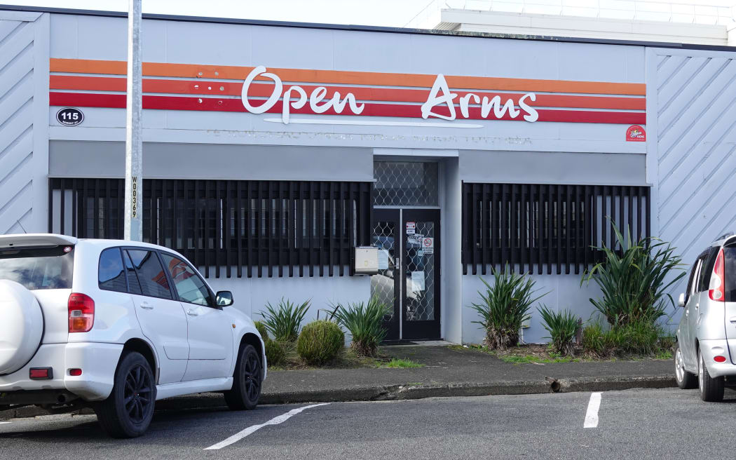 Whangārei has a well-used day shelter, Open Arms, providing showers and meals, but no night shelter.