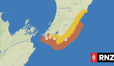 Cook Strait ferry sailings cancelled, residents told to stay off beaches as 7-metre swells forecast in Wellington