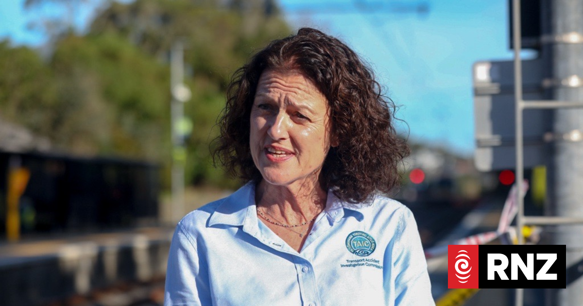 Officials give update on Wellington train crash investigation