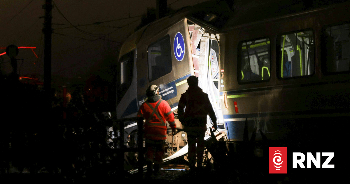 Six injured in Wellington train derailment between Box Hill, Khandallah