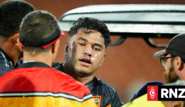 Chiefs beat Reds for Super Rugby Pacific home semi, but concerns over injured Wallace Sititi