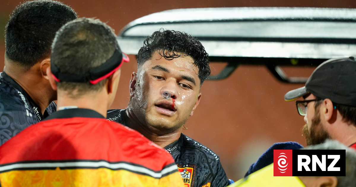 Chiefs beat Reds for Super Rugby Pacific home semi, but concerns over injured Wallace Sititi
