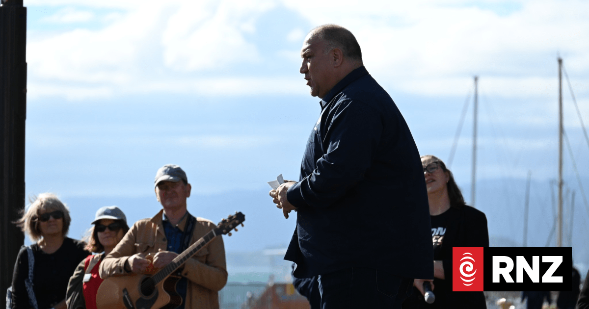 Maritime Union affiliates with Alliance Party, keeps door open to Labour