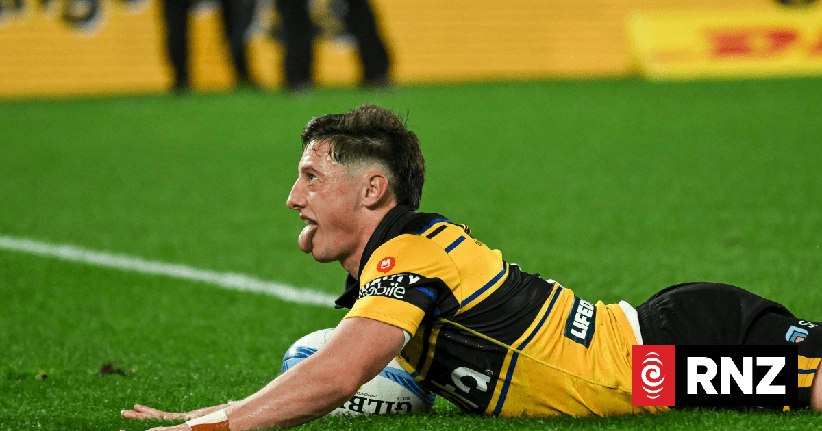 Hurricanes brutalise Brumbies to book semi-final berth