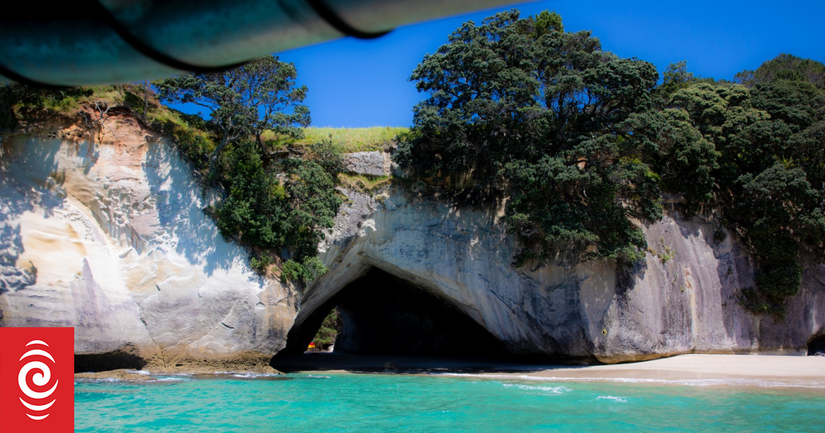 Residents in favour of charging for Cathedral Cove access, survey reveals