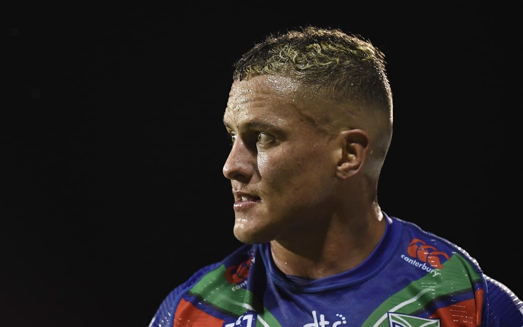 MACKAY, AUSTRALIA - AUGUST 27: Kane Evans of the Warriors looks on during the round 24 NRL match between the New Zealand Warriors and the Canberra Raiders at BB Print Stadium, on August 27, 2021, in Mackay, Australia. (Photo by Ian Hitchcock/Getty Images)