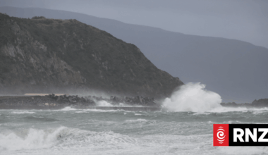Cook Strait ferry sailings cancelled, residents told to stay off beaches as swells up to 10.5m forecast in Wellington