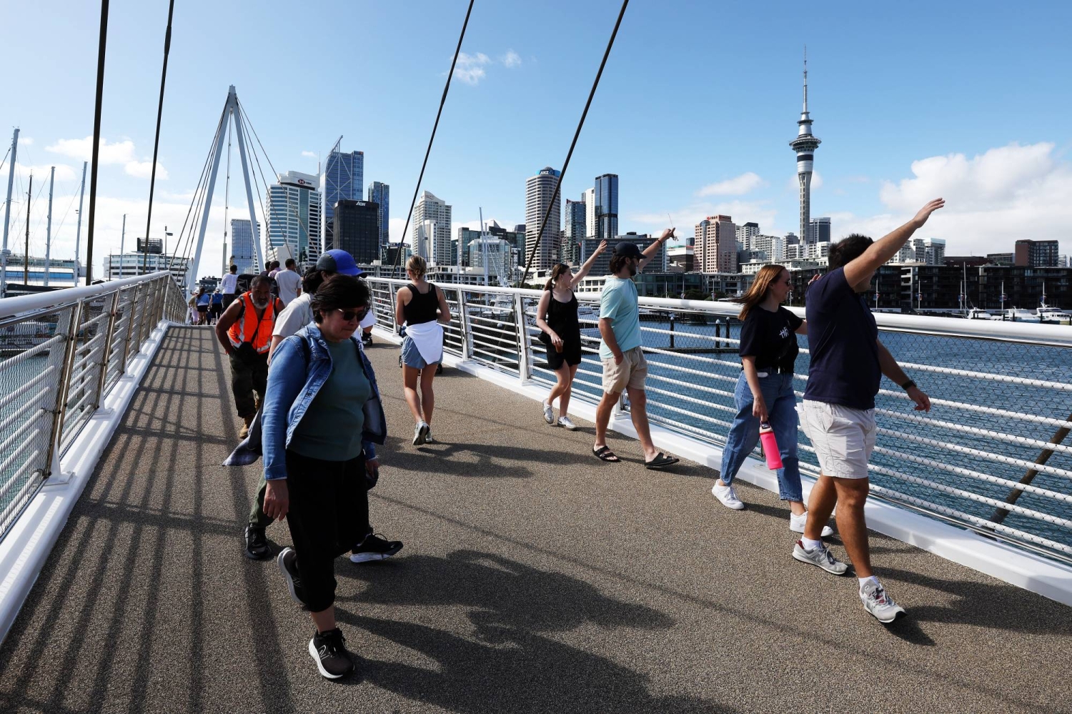 Chinese tourists flock to New Zealand under visa-waiver trial