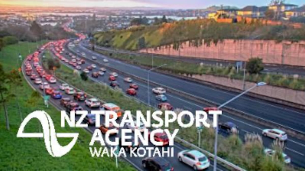 Crash near SH20 Māngere Interchange causes major delays to airport traffic