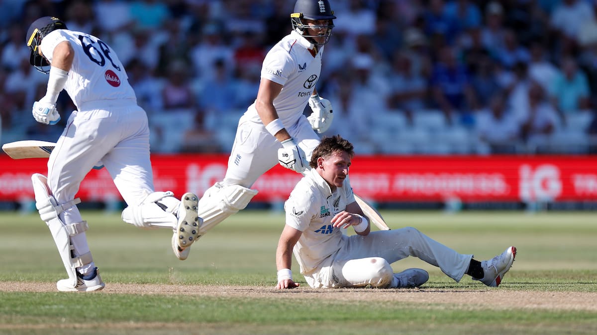Black Caps v England: New Zealand let chances slip as hosts fight their way back into test series decider