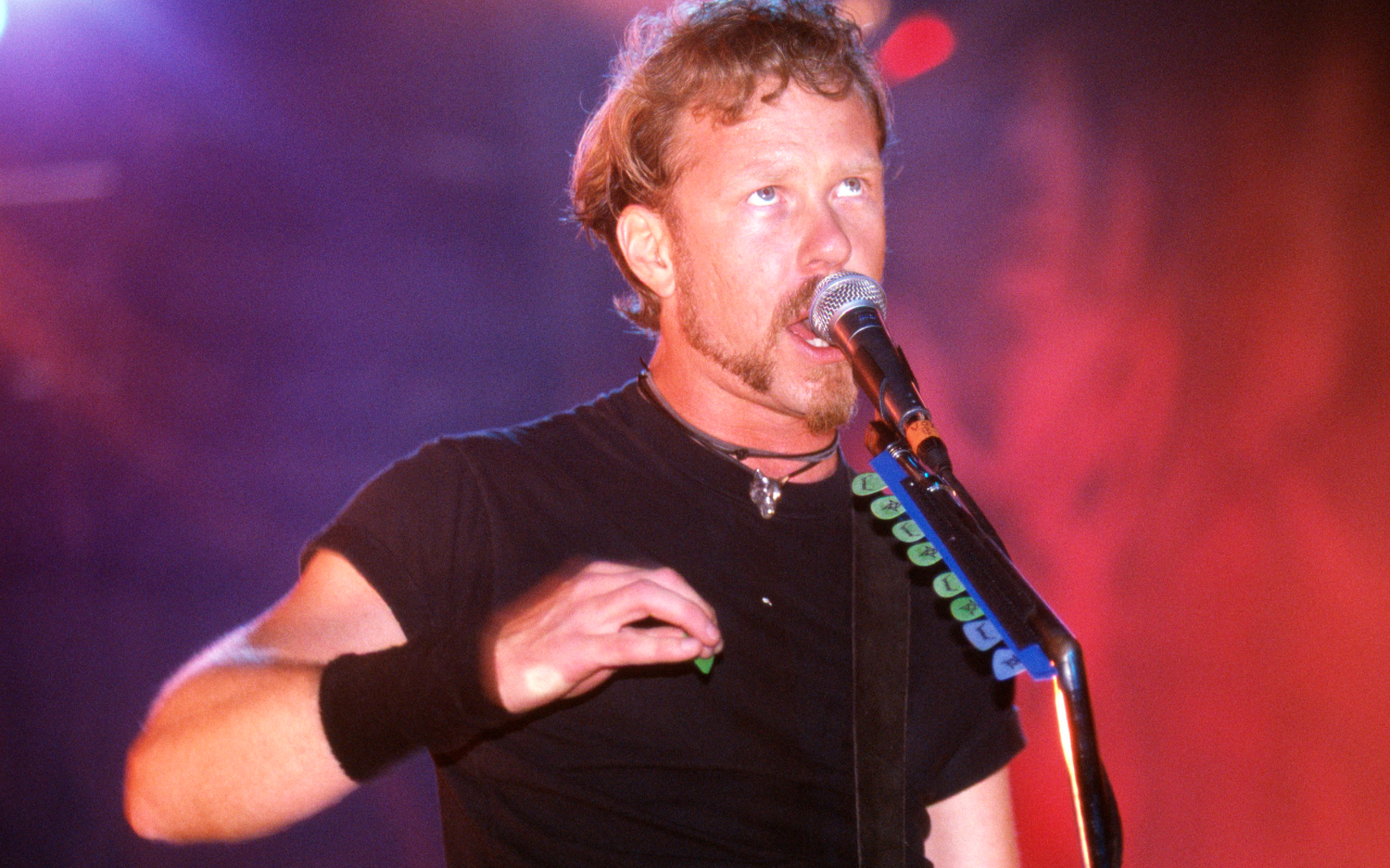 James Hetfield singing and looking up on stage