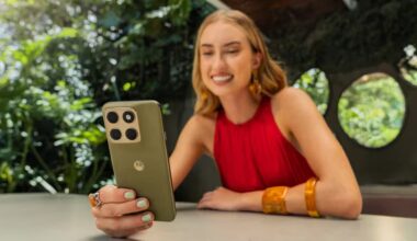 Slender Mid-Range Smartphone Models : Motorola Edge 2026