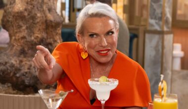 Coronation Street writes in Sue Devaney's real-life hair transformation in latest episode