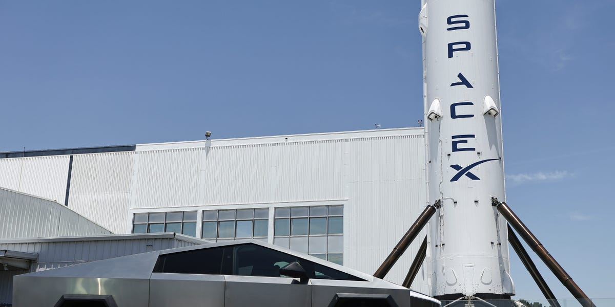 Jamie Dimon Rolls Out Red Carpet for Elon Musk Ahead of SpaceX's IPO