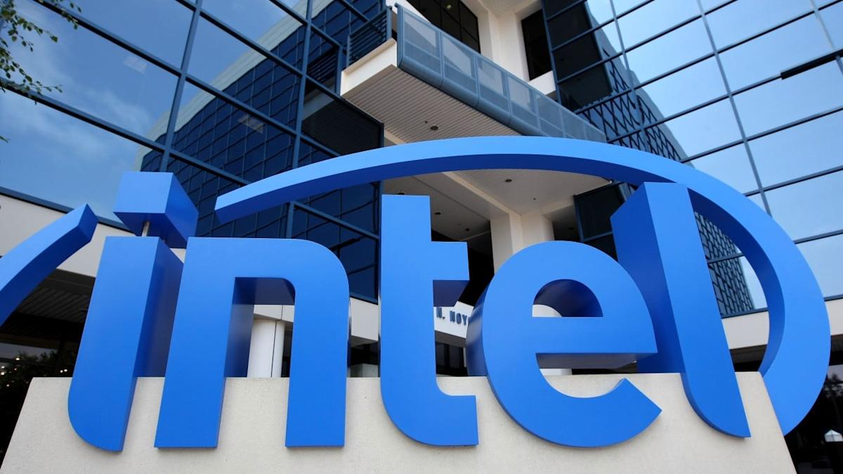 Intel Surges 12% as Hitachi Pact, Google-NVIDIA Foundry Buzz Fuel an AI Comeback