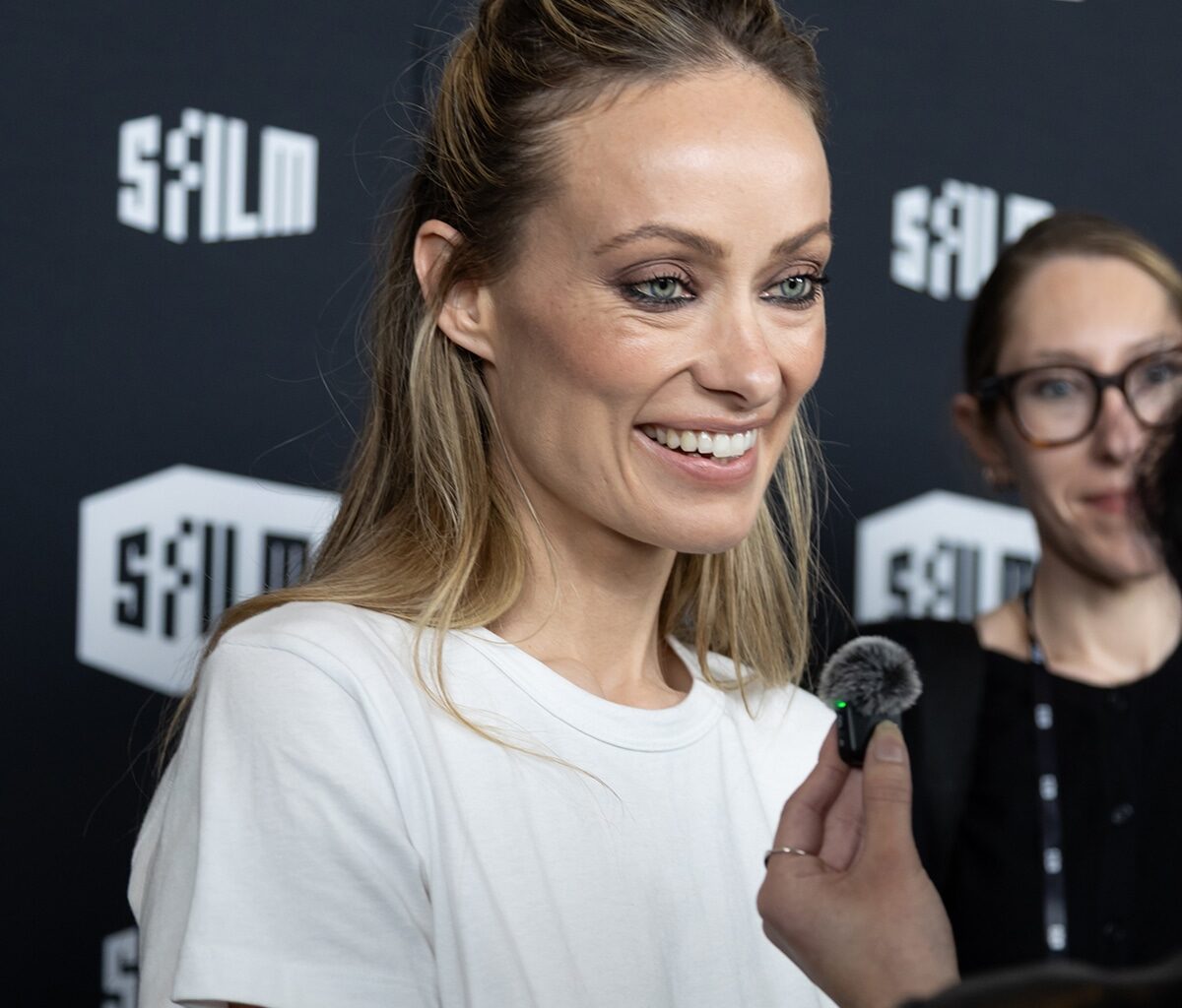 Olivia Wilde Reacts to Photo Looking “Sick,” Like “Dead Body” on Red Carpet