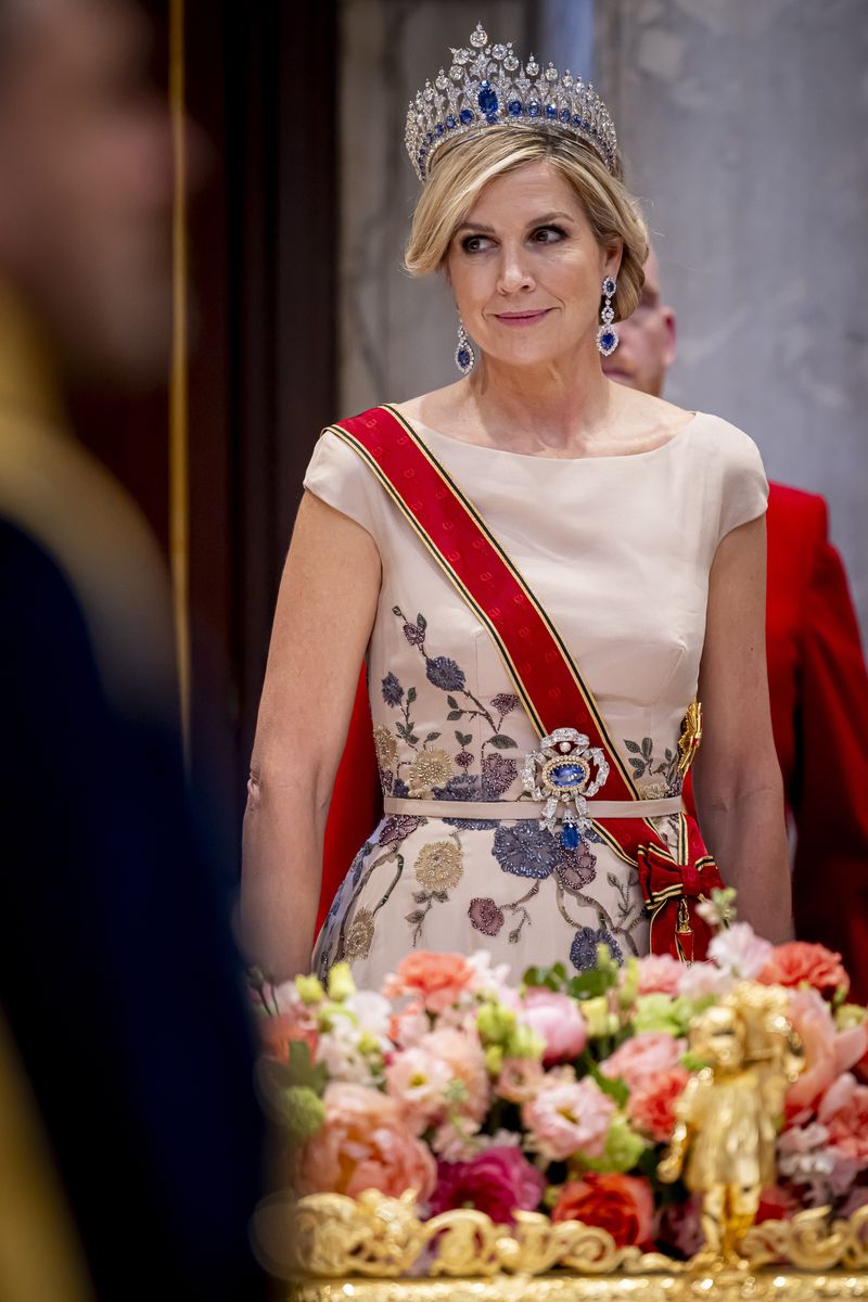 Queen Máxima attends the state banquet in Amsterdam wearing the sapphire tiara with 665 diamonds and 33 sapphires.