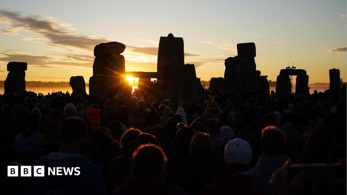 Sun rises on longest day in the UK as solstice is celebrated